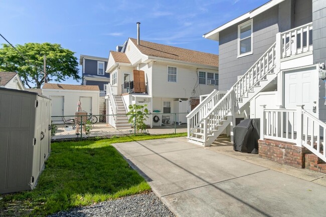 Building Photo - 118 N Rosborough Ave