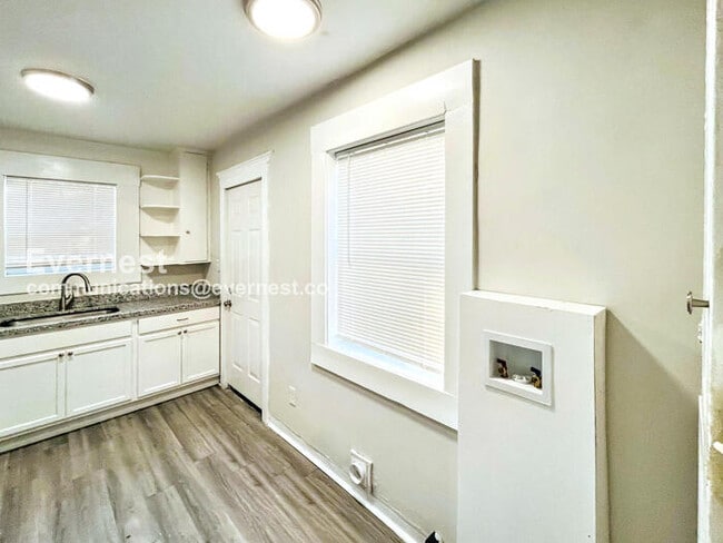 Building Photo - 227 Broadmoor Dr