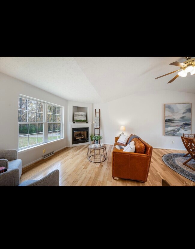 Building Photo - 224 Dove Ct