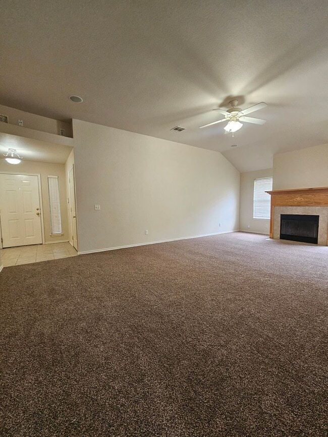 Building Photo - (3) Bed/(2) Bath In NE Norman Avail NOW!