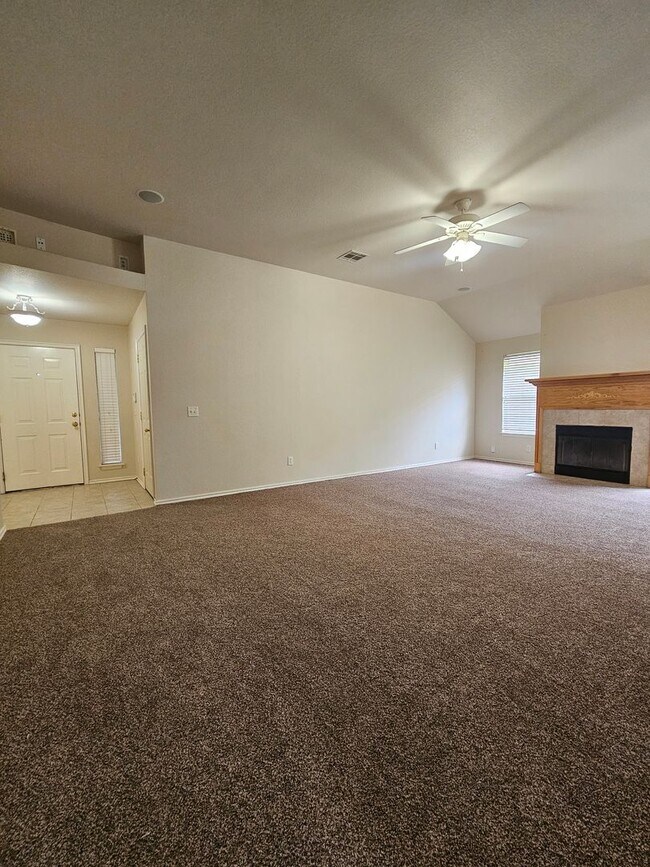 Building Photo - REDUCED! (3) Bed/(2) Bath In NE Norman Ava...
