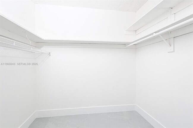 Building Photo - 6801 Indian Creek Dr