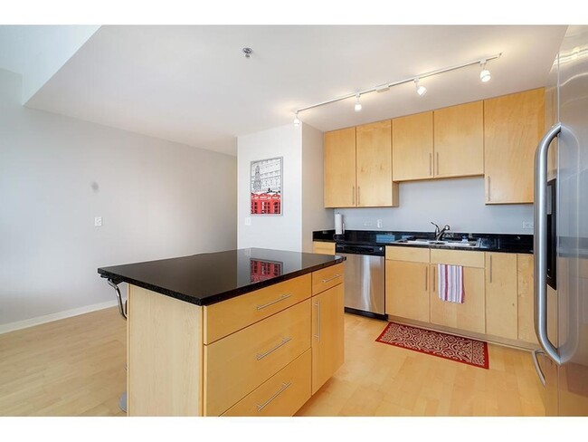 Building Photo - 929 Portland Ave