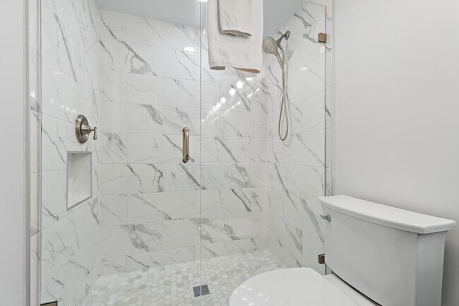 Building Photo - 275 Palm Ave