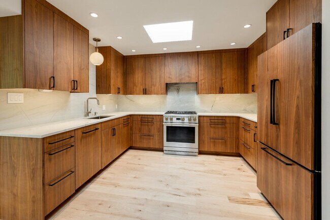 Building Photo - 9200 N Tennyson Dr