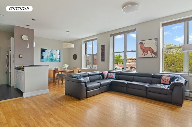 Primary Photo - 444 12th St