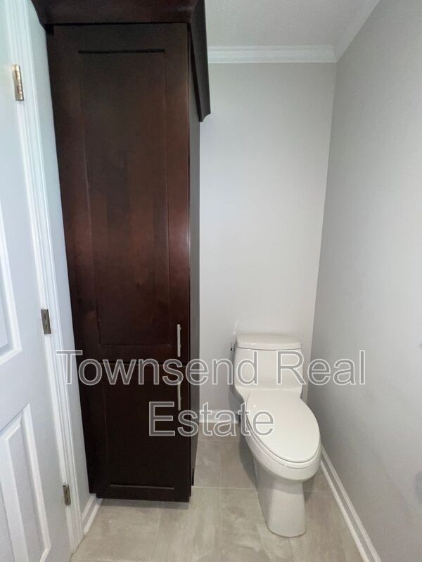 Building Photo - 303 Wagoner Dr