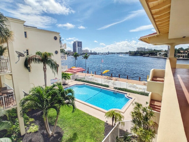 Building Photo - 2908 Bayshore Dr