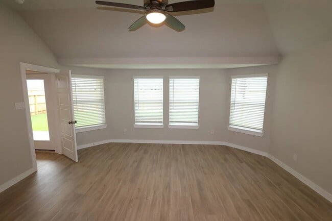 Building Photo - 4961 Perennial Ln