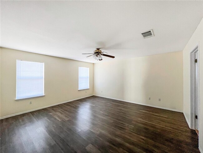 Building Photo - 116 Remington Dr