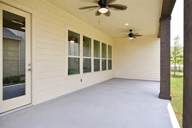 Building Photo - 1610 Arcilla St