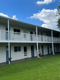 Building Photo - 320 Lakeview St