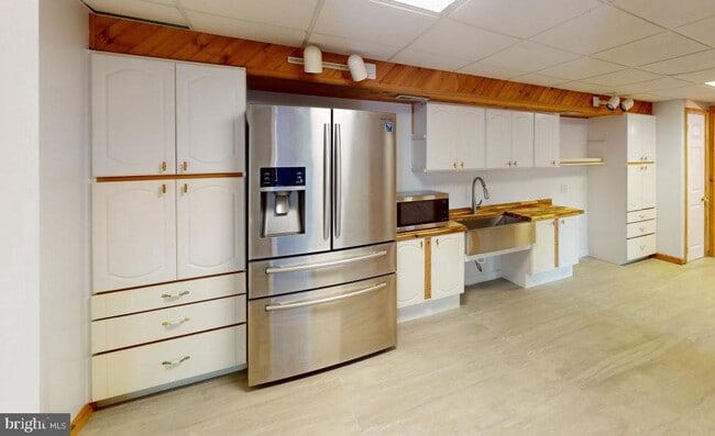 Building Photo - 202 Lakeside Loop