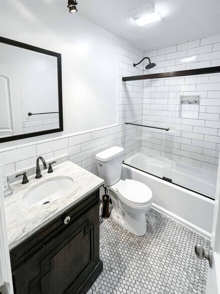 Building Photo - 837 N West Knoll Dr