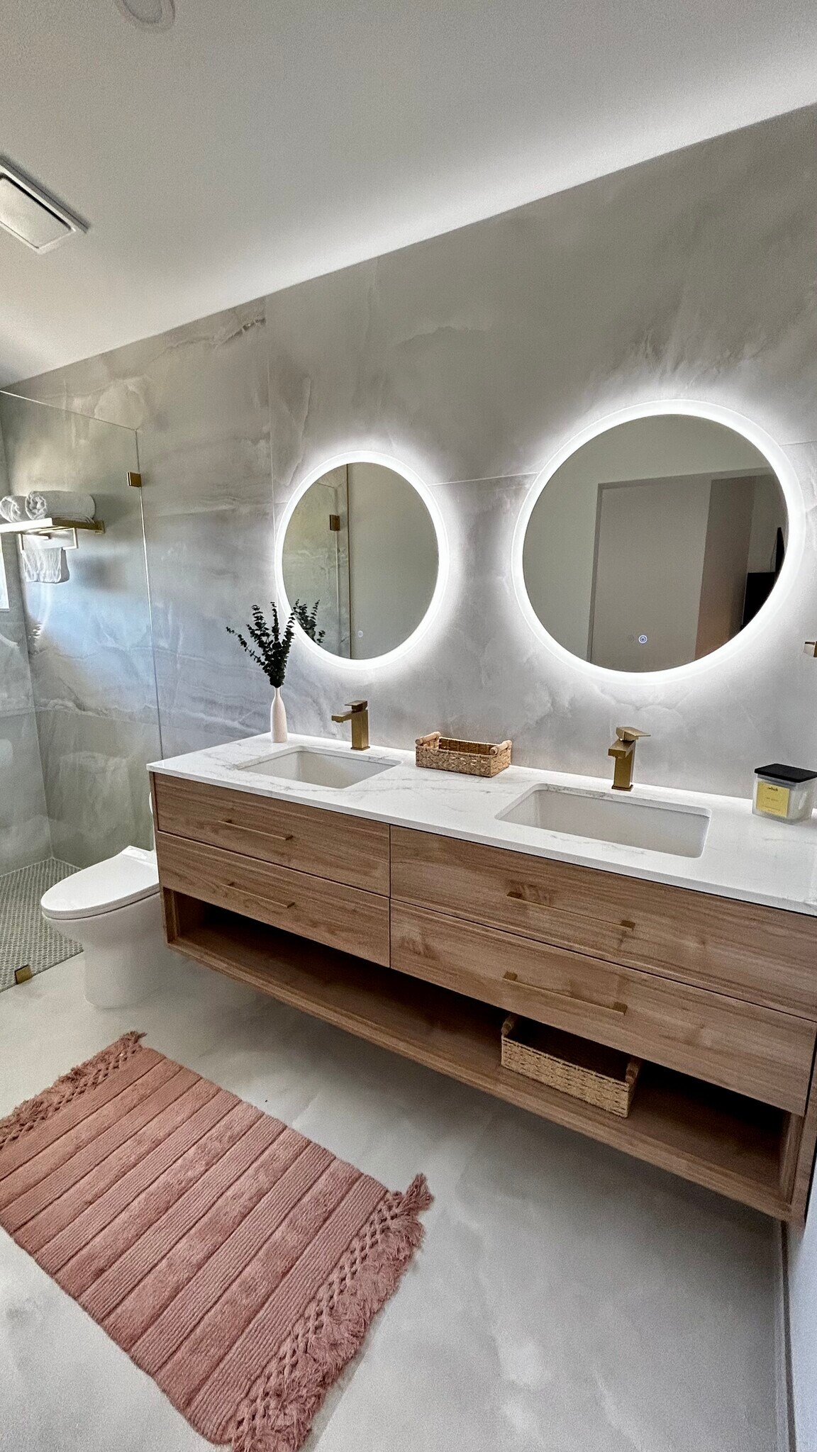 Building Photo - 6205 SE Circle St