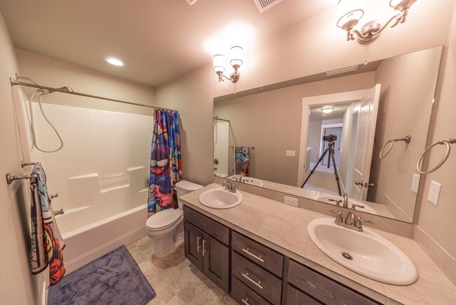 Building Photo - Four Bedroom Home + Bonus & Den in Gated C...