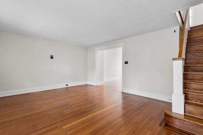 Building Photo - 603 Dayton Rd