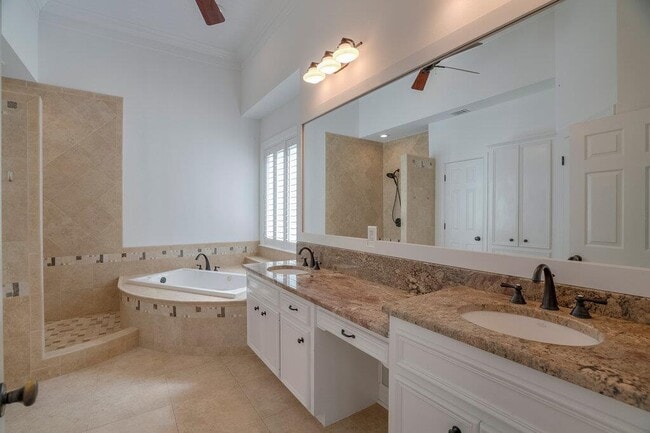 Building Photo - 10200 Treasure Island Dr