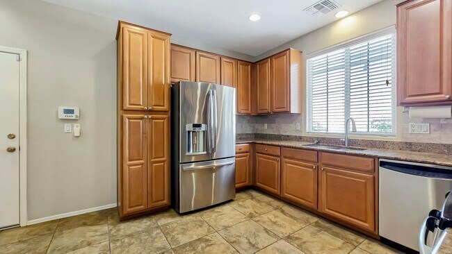 Building Photo - SOLAR home in amenity rich Verrado!
