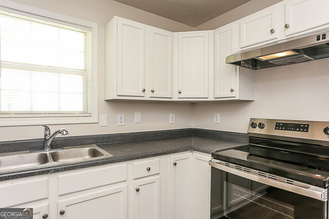 Building Photo - 6802 Browns Mill Walk