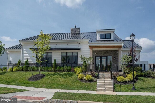 Building Photo - 208 Segel Dr