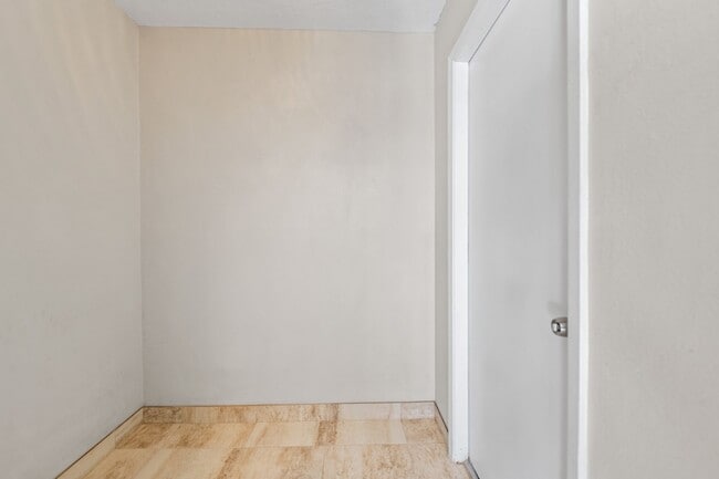 Building Photo - 834 Boulevard De L'Orleans