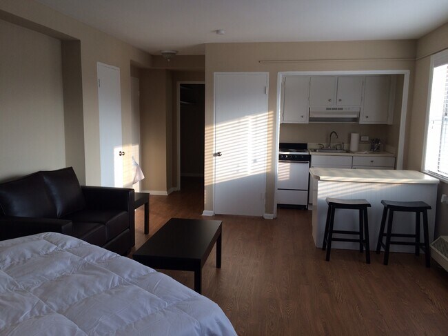 Building Photo - 2255 Highland Ave S