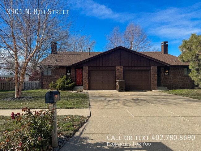 Primary Photo - Fully remodeled townhome for rent!