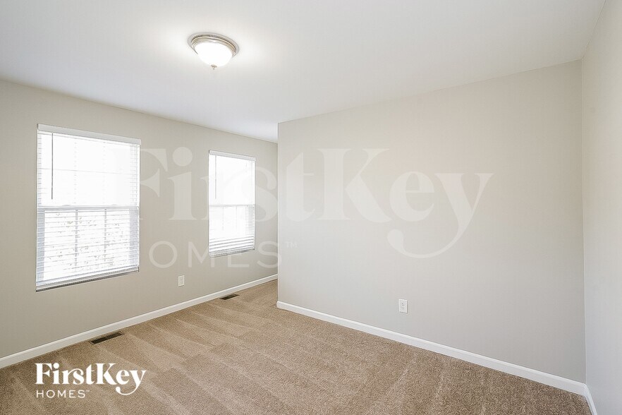 Building Photo - 1692 Comanche Run