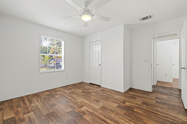Building Photo - 10503 Marina Way