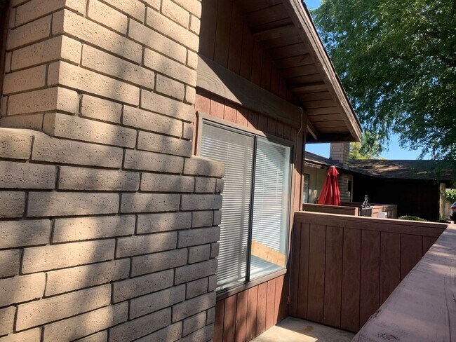 Building Photo - 7704 N Laurelglen Blvd