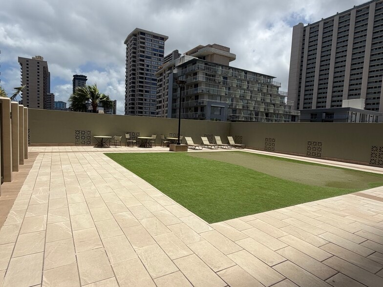 Building Photo - 2240 Kuhio Ave