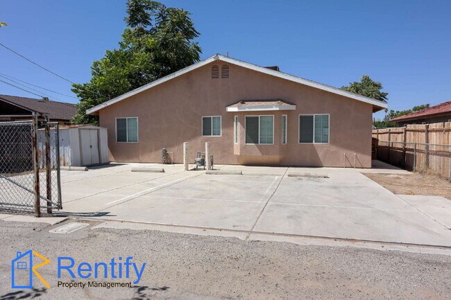 Building Photo - 3-Bed, 2-Bath in North Bakersfield – Only for $1,495