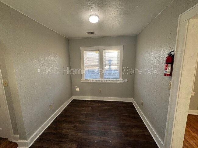 Building Photo - 421 NW 26th St