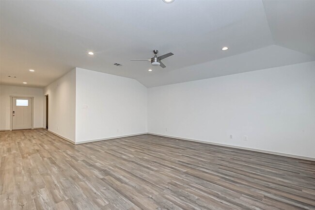 Building Photo - 3418 Lake Landing Ln