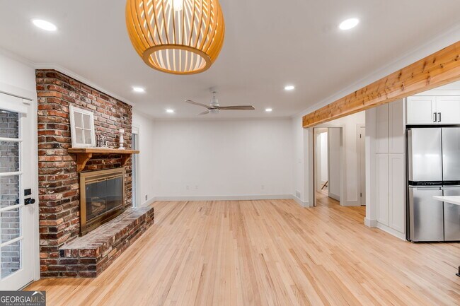 Building Photo - 493 Sybil Ln SE