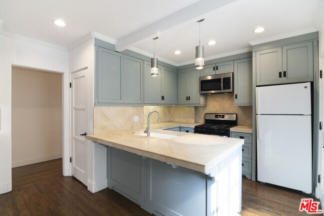 Building Photo - 6329 W 6th St