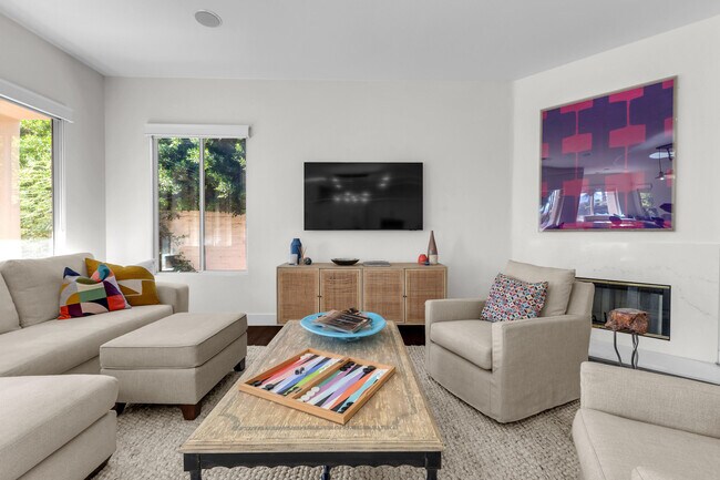 Building Photo - 35 Calle La Reina