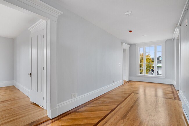 Building Photo - 109 Pleasant St