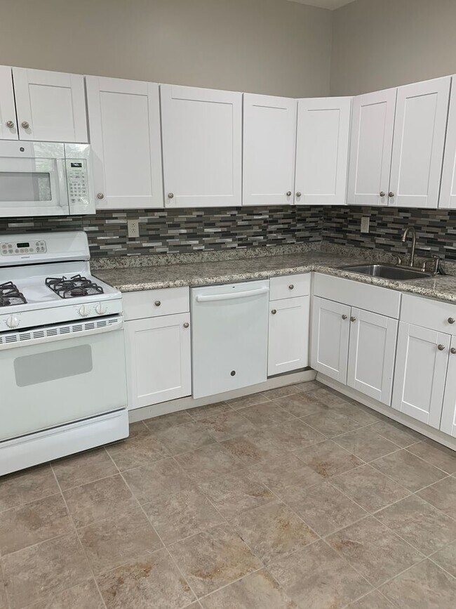 Building Photo - 701 Taylor Ave