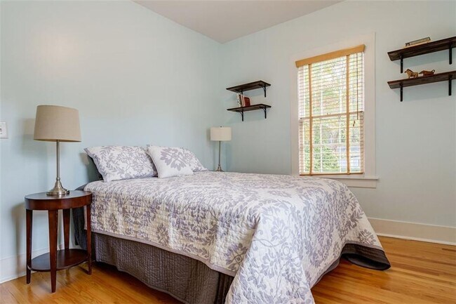 Building Photo - 1987 Knight Ct SE