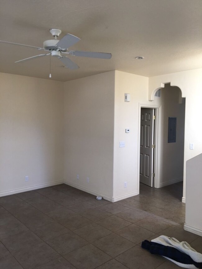 Building Photo - nice 3 bedroom Townhouse in the Rio Homes ...