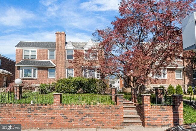 Building Photo - 1115 E Upsal St