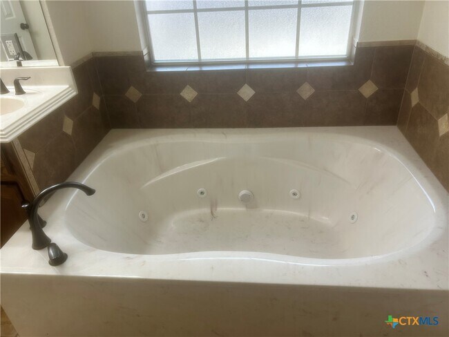 Building Photo - 2429 Nickelback Dr