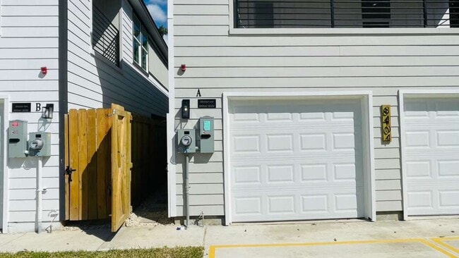 Building Photo - ? Brand-New Unit – 3 Bedrooms, 2.5 Bathroo...