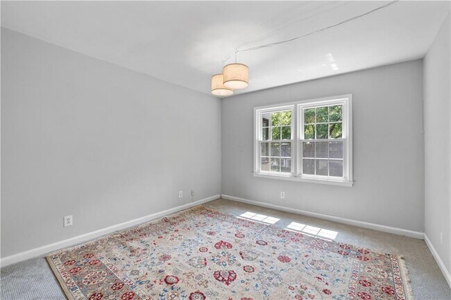 Building Photo - 80 Montre Square NW