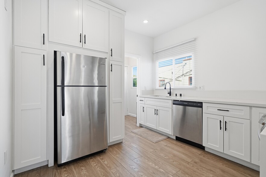 Building Photo - 455 S Rexford Dr