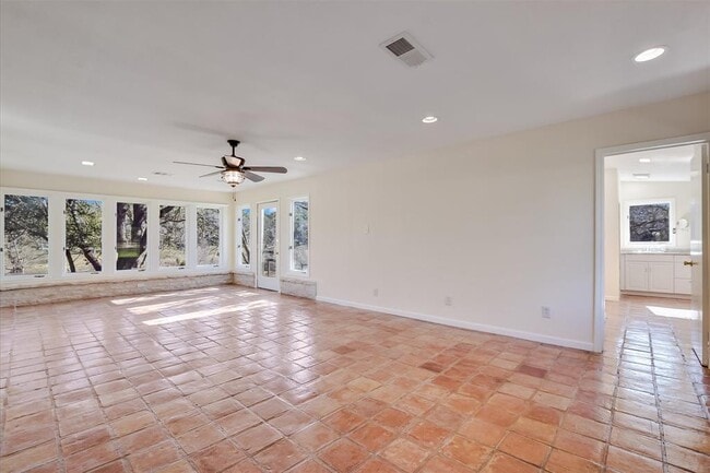 Building Photo - 202 Lazy L Ln