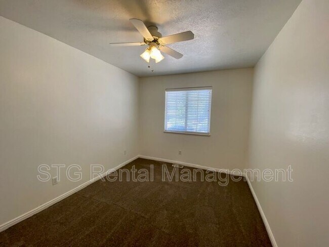 Building Photo - 2215 Chandler Dr