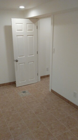 Building Photo - 6315 S Cyclamen Sq